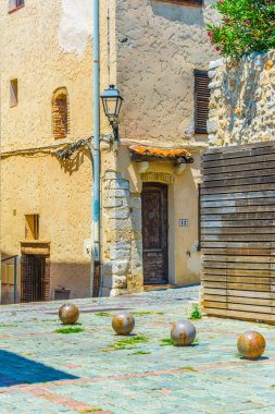 Antibes Merkezi, Frangı dar bir sokakta görünümünü