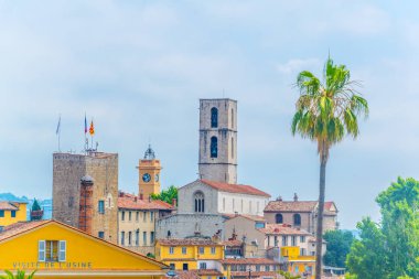 Grasse hakim Katedrali ve Belediye, Frangı tarafından havadan görünümü