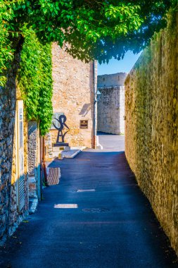 Dar sokak içinde eski şehir, Saint Paul de Vence, Frangı