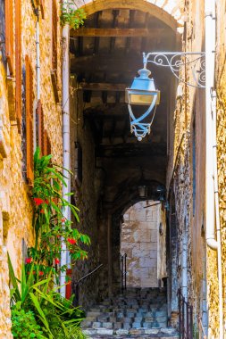 Dar sokak içinde eski şehir, Saint Paul de Vence, Frangı