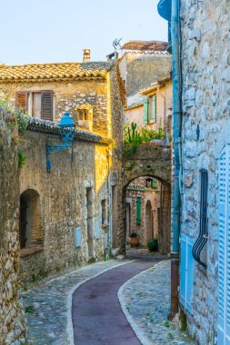 Dar sokak içinde eski şehir, Saint Paul de Vence, Frangı