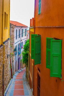 Menton, Frangı eski şehrin dar bir sokakta