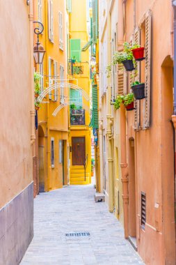 Monac Merkezi dar bir sokakta