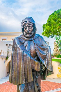 Francesco Grimaldi, heykeli denilen Il Monac Prens Sarayı önünde Malizia (