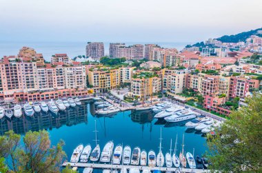 Bağlantı noktası de Fontvieille Monako sunse sırasında