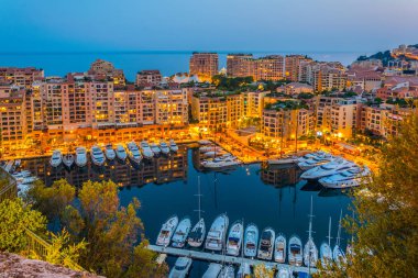 Bağlantı noktası de Fontvieille Monako sunse sırasında