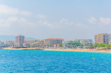 İnsanlar Saint Raphael, Frangı bir plajda yaz tadını çıkarıyor