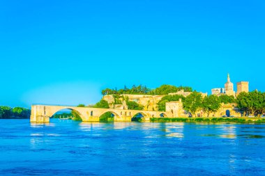 Cityscape Avignon Palais des Papes, Our Lady Katedrali ve Pont Saint Benezet, Frangı