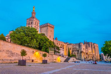 Palais de Papes ve Avignon, Frangı katedralde gün batımı görünümü