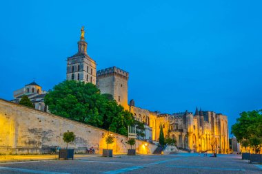 Palais de Papes ve Avignon, Frangı katedralde gün batımı görünümü
