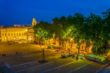 Gece görünümünü yerleştirin du Palais Avignon, Frangı