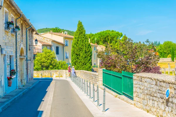 Vaison-la-Romaine Frangı içinde dar bir sokakta