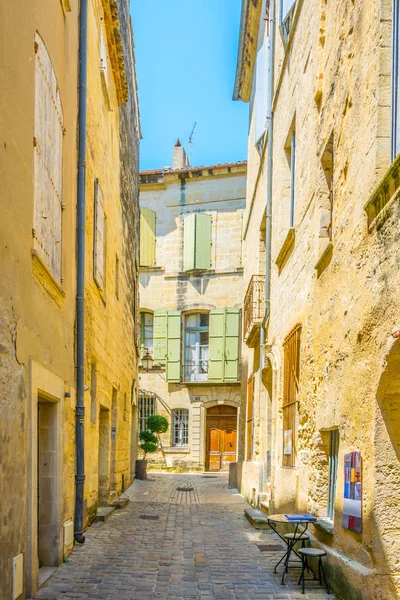 Vista Una Calle Estrecha Centro Uzes Franc —  Fotos de Stock