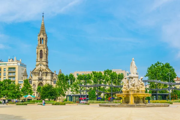 Iglesia Sainte Perpetue Fuente Pradier Nimes Franco —  Fotos de Stock