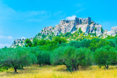 Baux Şatosu, Franc 'taki Les Baux des Provence köyünün üzerine tünemişti.
