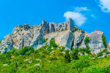 Baux Şatosu, Franc 'taki Les Baux des Provence köyünün üzerine tünemişti.