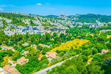 Frangı Les Baux des Provence köyünün havadan görünümü