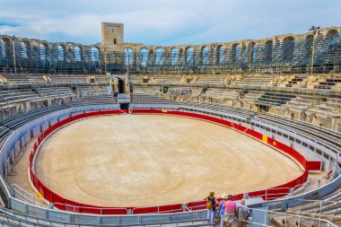 Fransa'daki Arles anfi tiyatro