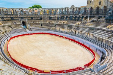 Fransa'daki Arles anfi tiyatro