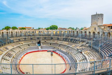 Fransa'daki Arles anfi tiyatro
