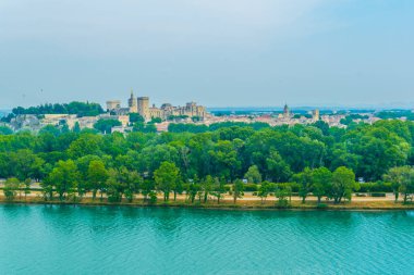 Cityscape Avignon Palais des Papes ve katedral Our Lady, Frangı