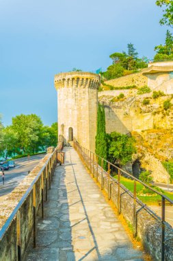 Sur Avignon, Frangı