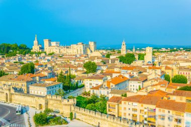 Cityscape Avignon Palais des Papes ve katedral Our Lady, Frangı