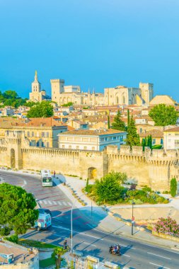 Cityscape Avignon Palais des Papes ve katedral Our Lady, Frangı