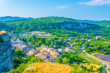 Saignon, uçurumdan Luberon bölgesinde, Frangı bir köy tünemiş