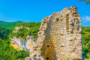 Buoux kale bakan Luberon bölgesel doğal parkında Frangı