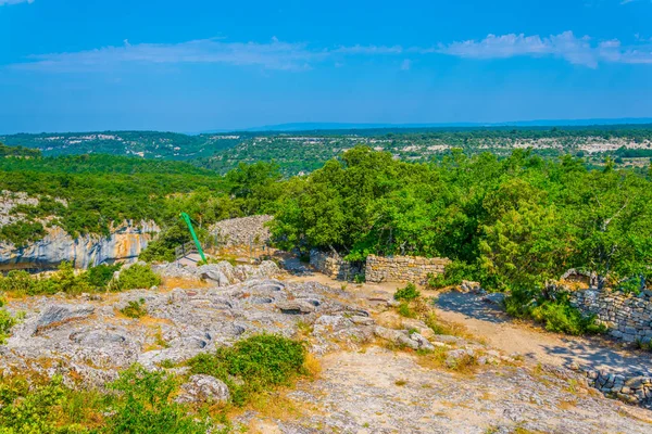 リュベロン地方自然公園では Buoux 城一望フランで — ストック写真