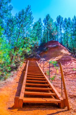 Les Ocres du Roussillon - Güney Frangı eski bir hardal taş ocağında