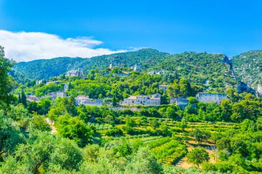 Oppede le Vieux, uçurumdan Luberon bölgesinde, Frangı bir köy tünemiş