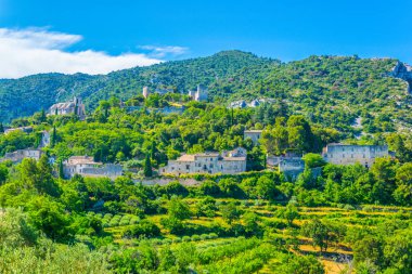 Oppede le Vieux, uçurumdan Luberon bölgesinde, Frangı bir köy tünemiş