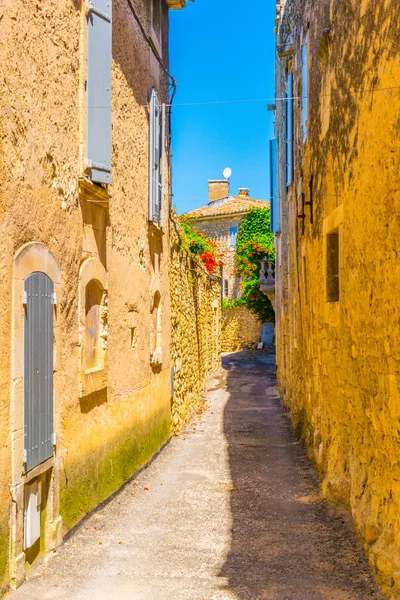 Strada Stretta Nel Villaggio Menerbes Franc — Foto Stock