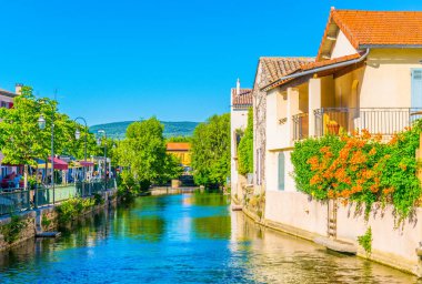 L'ısle sur la Sorgue içinde Frangı tarihi merkezi etrafında çalışan Kanal