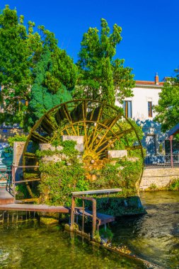 I 'Isle sur la Sorgue' da su çarkı Franc