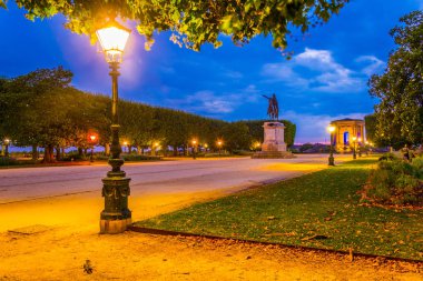 La Promenade du Kral Louis XIV Montpellier, Frangı heykeli hakim Peyrou gün batımı görünümü