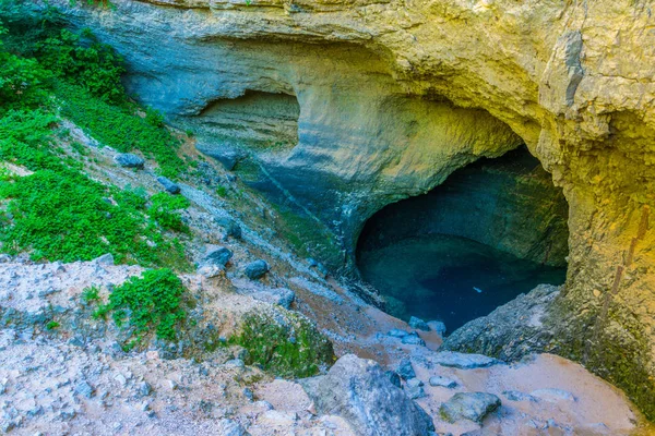 Fuente Del Río Sourge Cerca Fountaine Vaucluse Franco —  Fotos de Stock