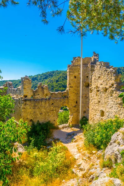 Philippe de Cabassolle Şatosu Franc 'taki Fontaine de Vaucluse köyünde kurulmuştur.