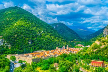 Frangı Villefranche de Conflent köyünün havadan görünümü