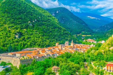 Frangı Villefranche de Conflent köyünün havadan görünümü