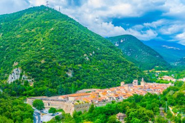 Frangı Villefranche de Conflent köyünün havadan görünümü