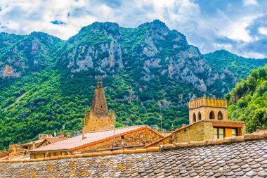 Frangı Villefranche de Conflent köyünün havadan görünümü