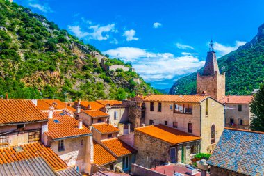 Frangı Villefranche de Conflent köyünün havadan görünümü