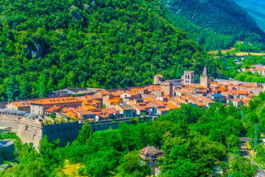Frangı Villefranche de Conflent köyünün havadan görünümü