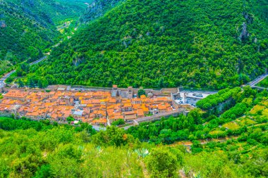 Frangı Villefranche de Conflent köyünün havadan görünümü