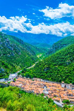 Frangı Villefranche de Conflent köyünün havadan görünümü