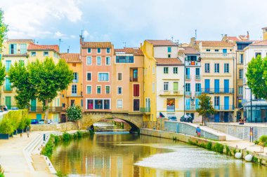 Canal de la Whys şehir merkezi, Narbonne, Frangı akan