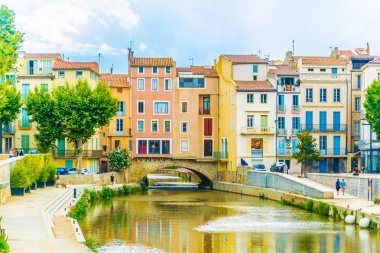 Canal de la Whys şehir merkezi, Narbonne, Frangı akan